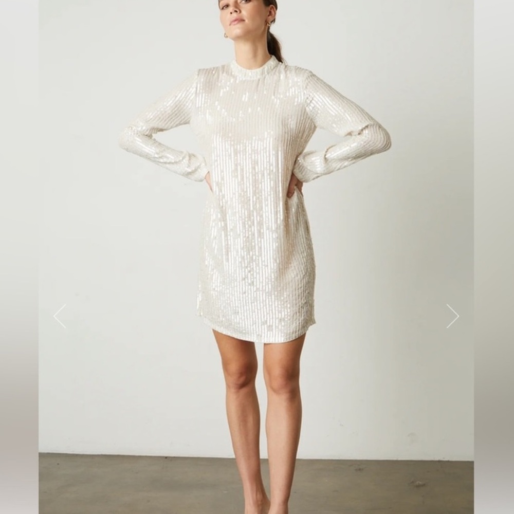 🆕 WHITE Velvet by Graham & Spencer Shimmering Sequin Shift Dress